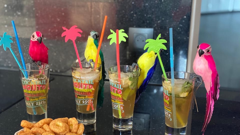 Lounge or bar, Drinks