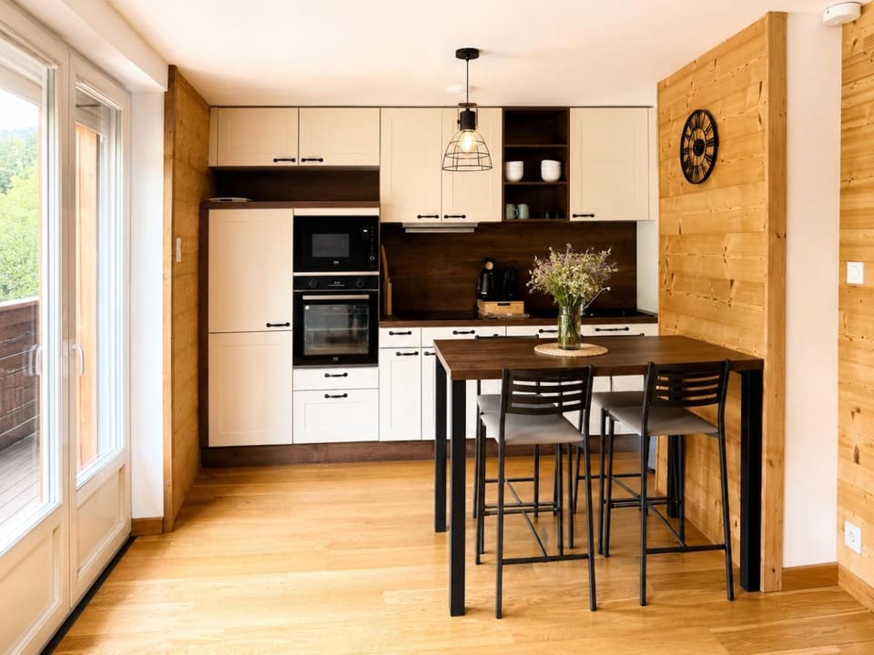 Balcony/Terrace, Kitchen or kitchenette, Dining area
