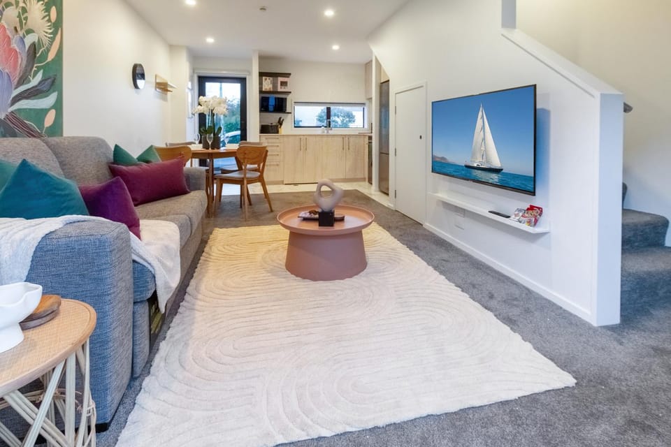 TV and multimedia, Kitchen or kitchenette, Living room, Seating area, Dining area, Evening entertainment