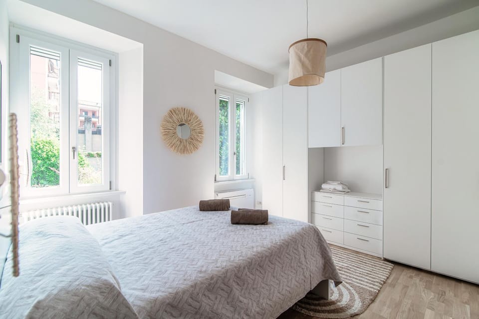 Bed, Decorative detail, Bedroom, wardrobe