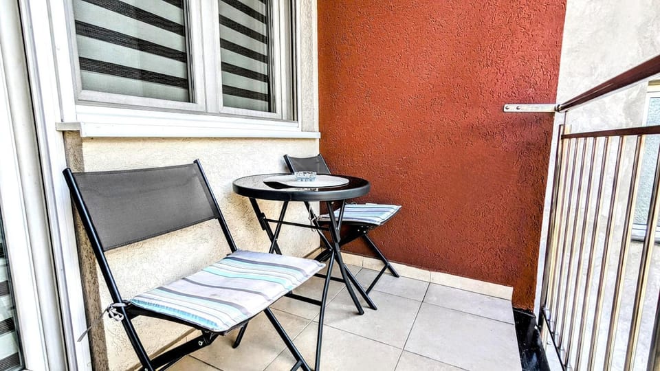 Patio, View (from property/room), Balcony/Terrace, Garden view, Quiet street view