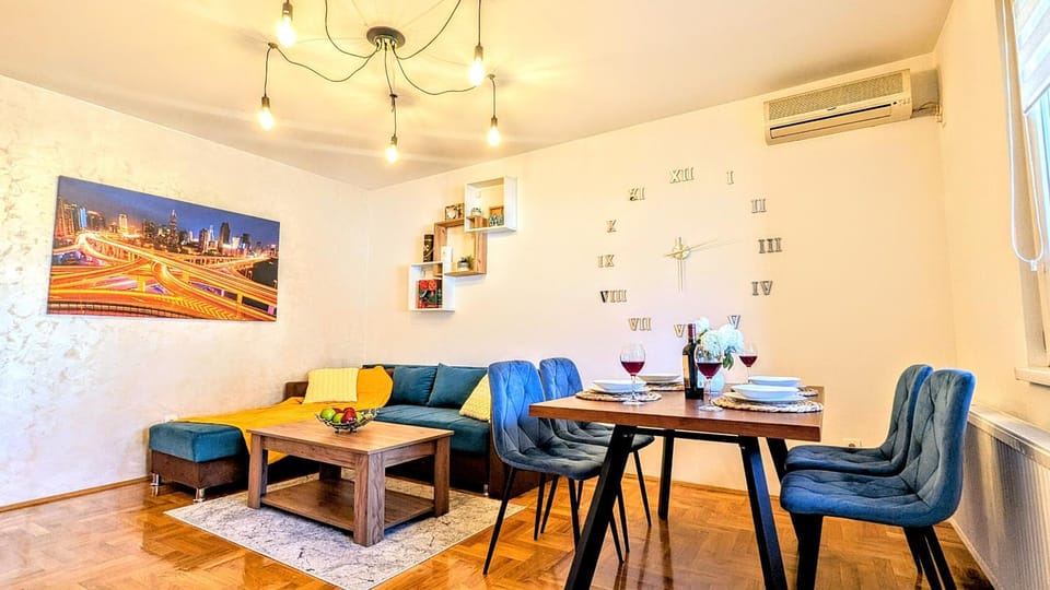 Living room, Seating area, Dining area, air conditioner