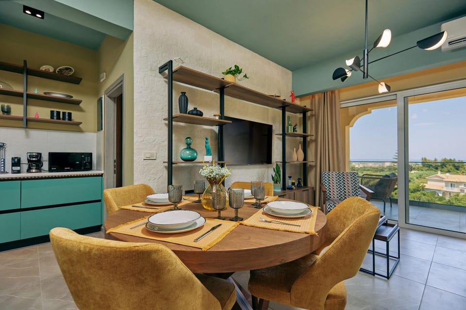 TV and multimedia, Kitchen or kitchenette, Living room, Seating area, Dining area, minibar, pet friendly