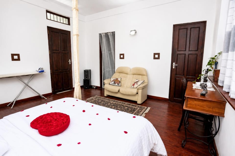 Photo of the whole room, Bedroom, air conditioner