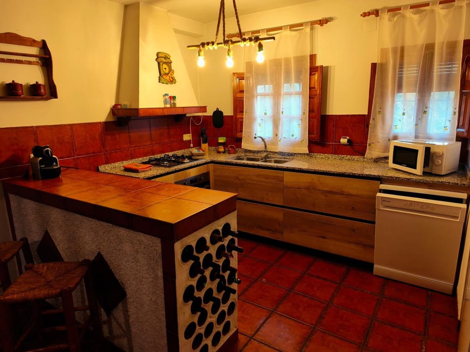Kitchen or kitchenette, dishwasher, pet friendly, stove, toaster