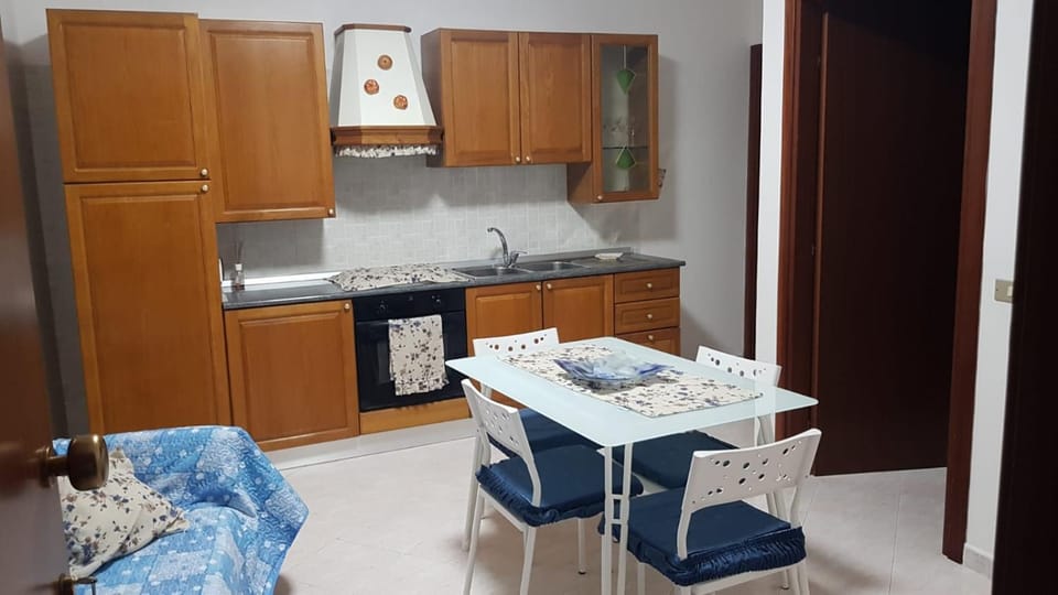 Kitchen or kitchenette, Seating area, Dining area, pet friendly, stove