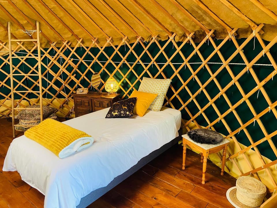 Bed, Bedroom