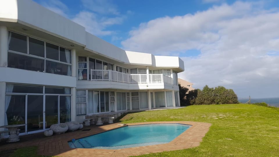 Property building, Garden, Pool view, Swimming pool