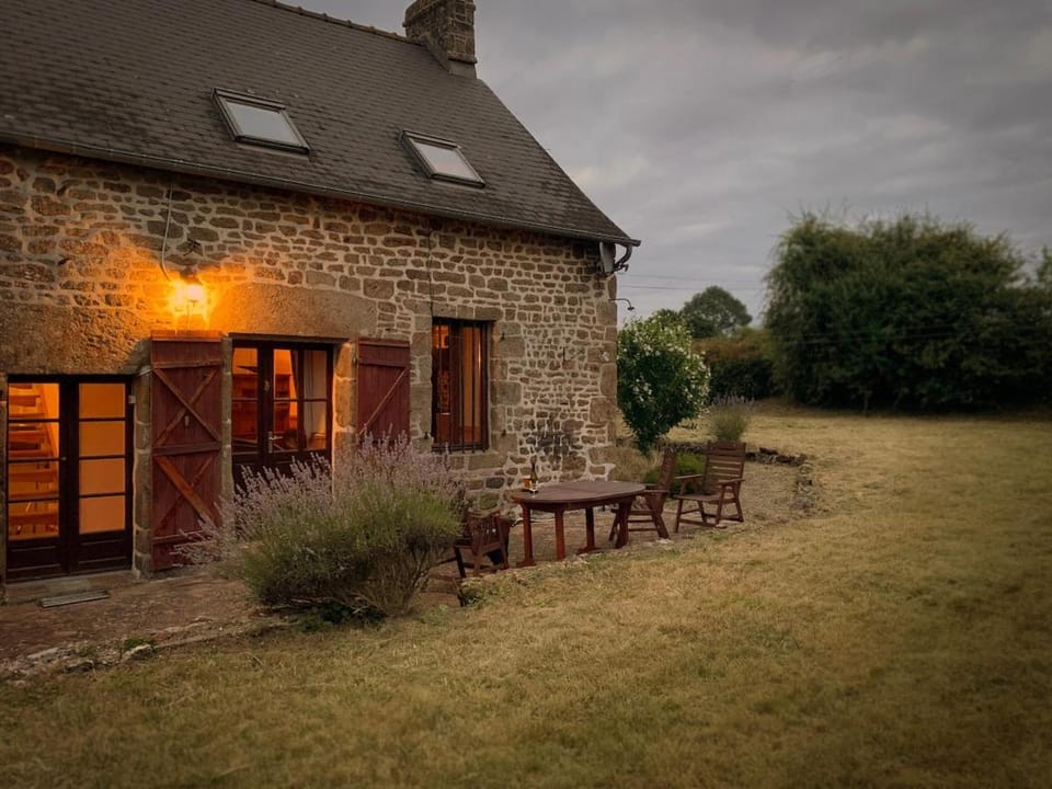 Peaceful detached stone cottage House in Pays de la Loire