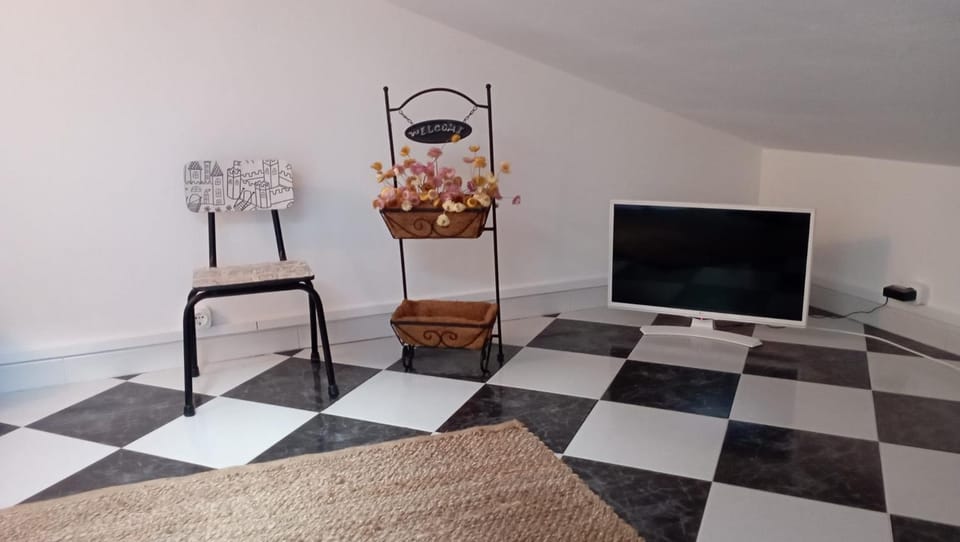 Communal lounge/ TV room, TV and multimedia, Internal: Not applicable to any particular room