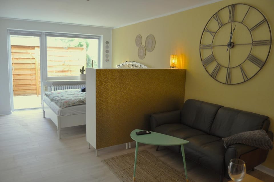 Bed, Living room, Photo of the whole room, Seating area, Bedroom