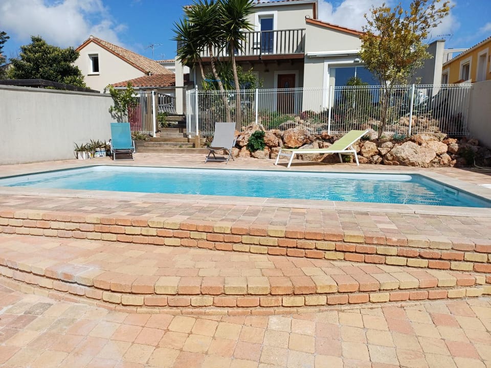 Property building, Swimming pool