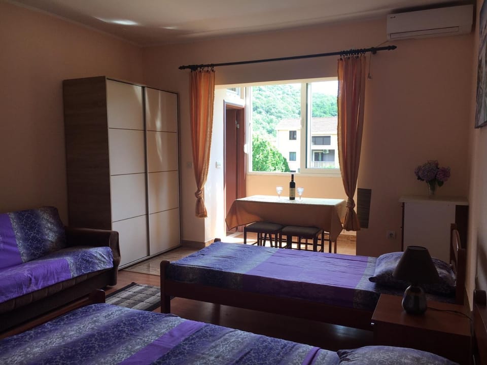 Apartment Kovach Kuti 3 Apartment in Kotor Municipality