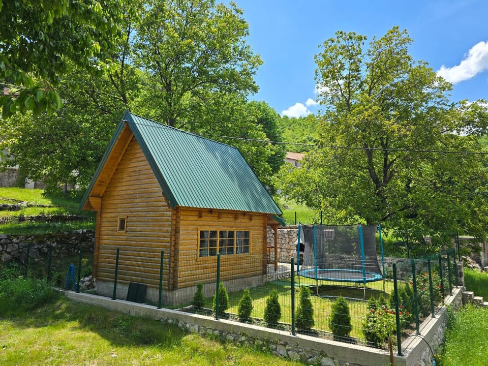 Property building, Spring, Day, Natural landscape, Garden view