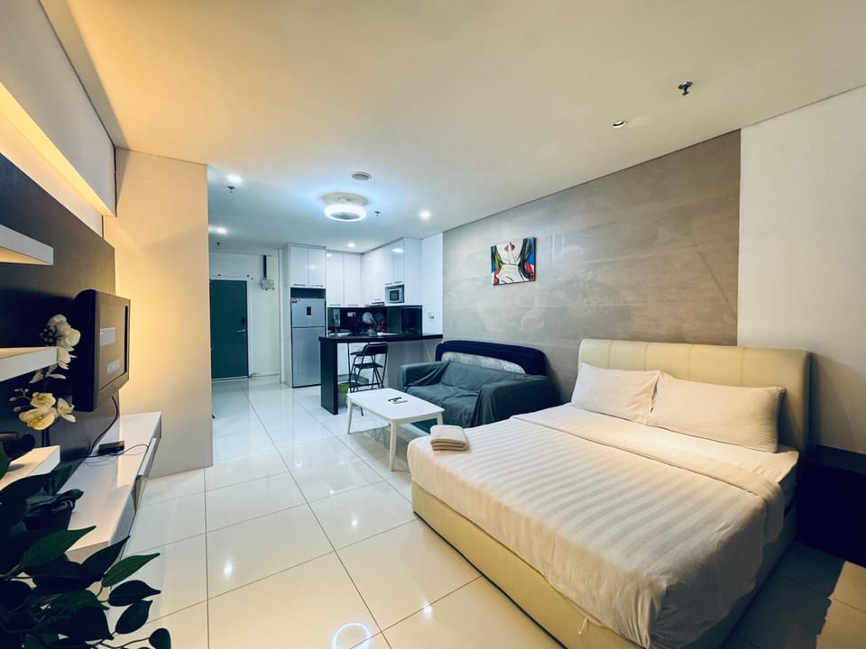Bed, Kitchen or kitchenette, Dining area, Bedroom, wardrobe, kitchen