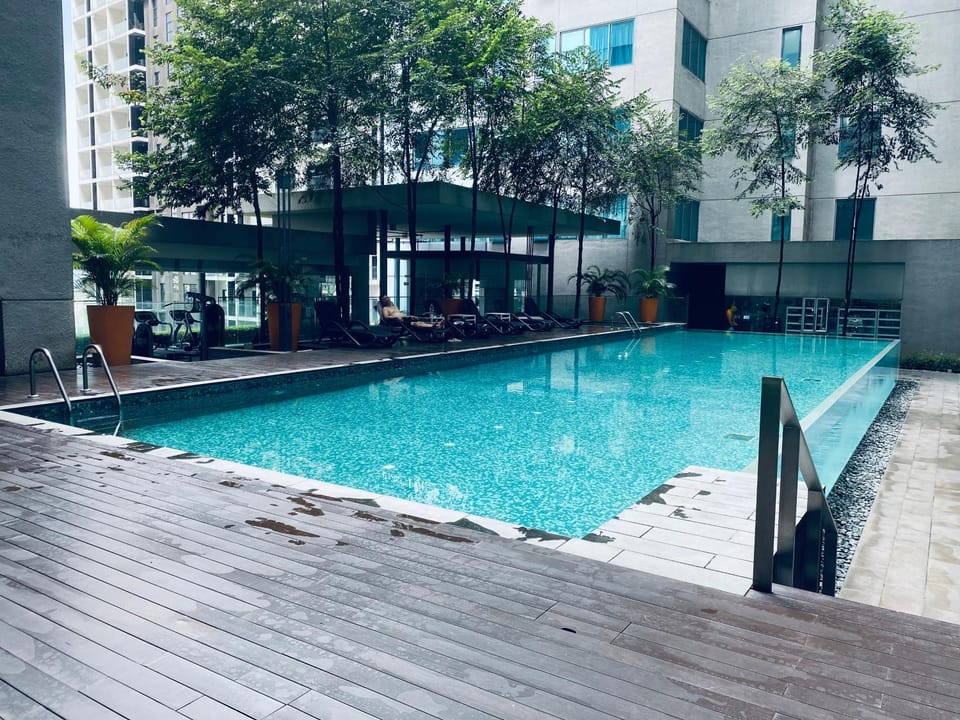 Property building, Pool view, Swimming pool, Swimming pool, sunbed