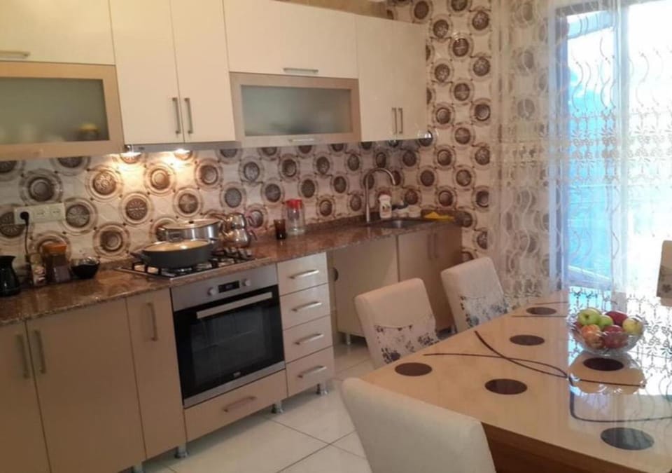 Coffee/tea facilities, Kitchen or kitchenette, Food and drinks, Dining area, Food, dishwasher, oven, pet friendly, stove, toaster