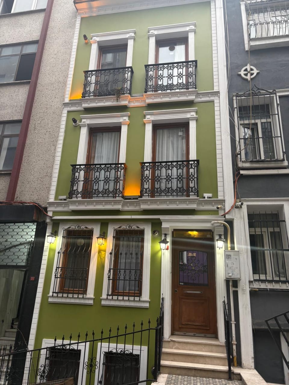Property building, Day
