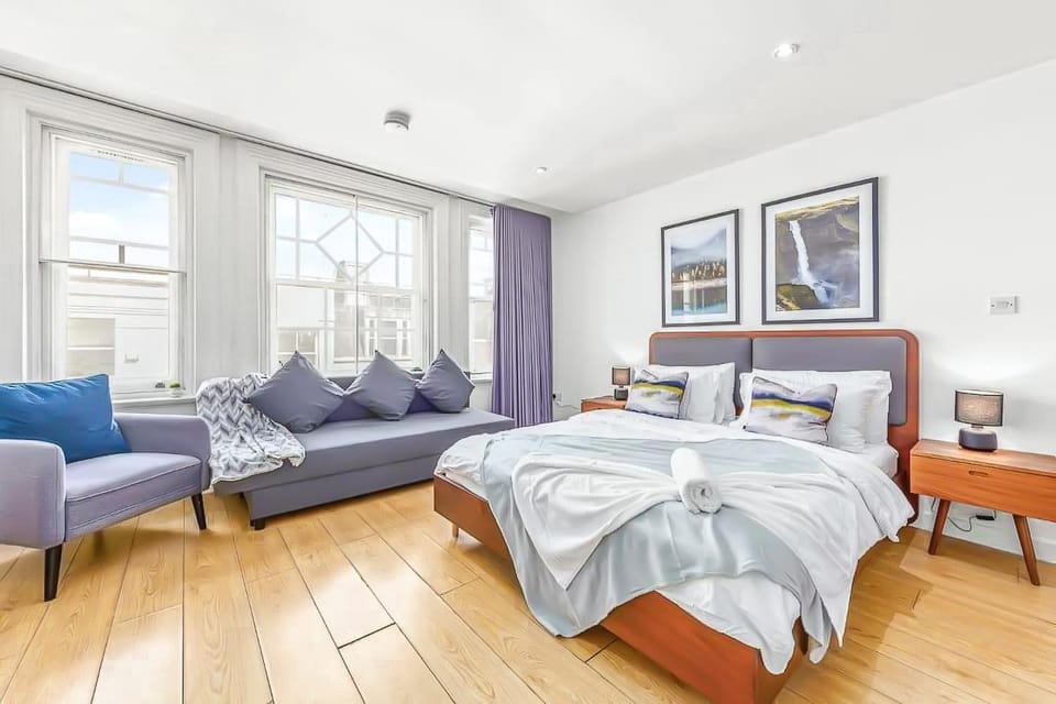 Piccadilly, Soho 1 BR Sleep 6 VR1 Apartment in City of Westminster