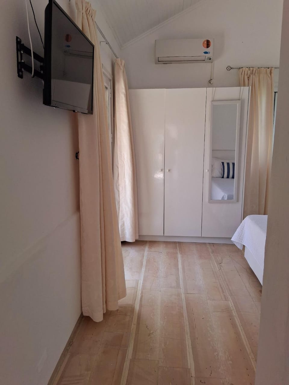 TV and multimedia, Bedroom, wardrobe, air conditioner