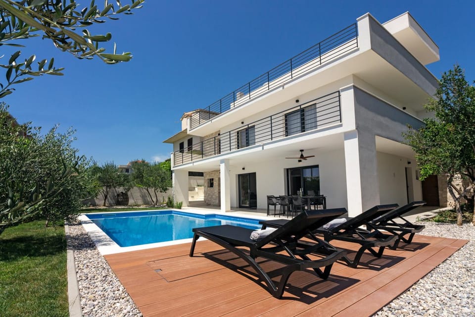 Property building, Day, Garden, Balcony/Terrace, Garden view, Pool view, Swimming pool, sunbed