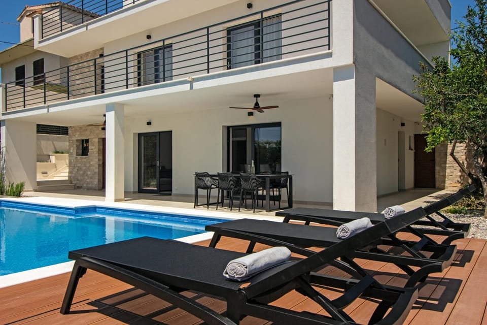 Property building, Patio, Day, View (from property/room), Balcony/Terrace, Pool view, Swimming pool, sunbed