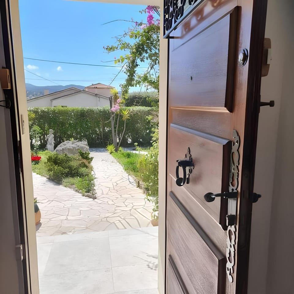 Facade/entrance, Day, Garden, Garden view, Mountain view