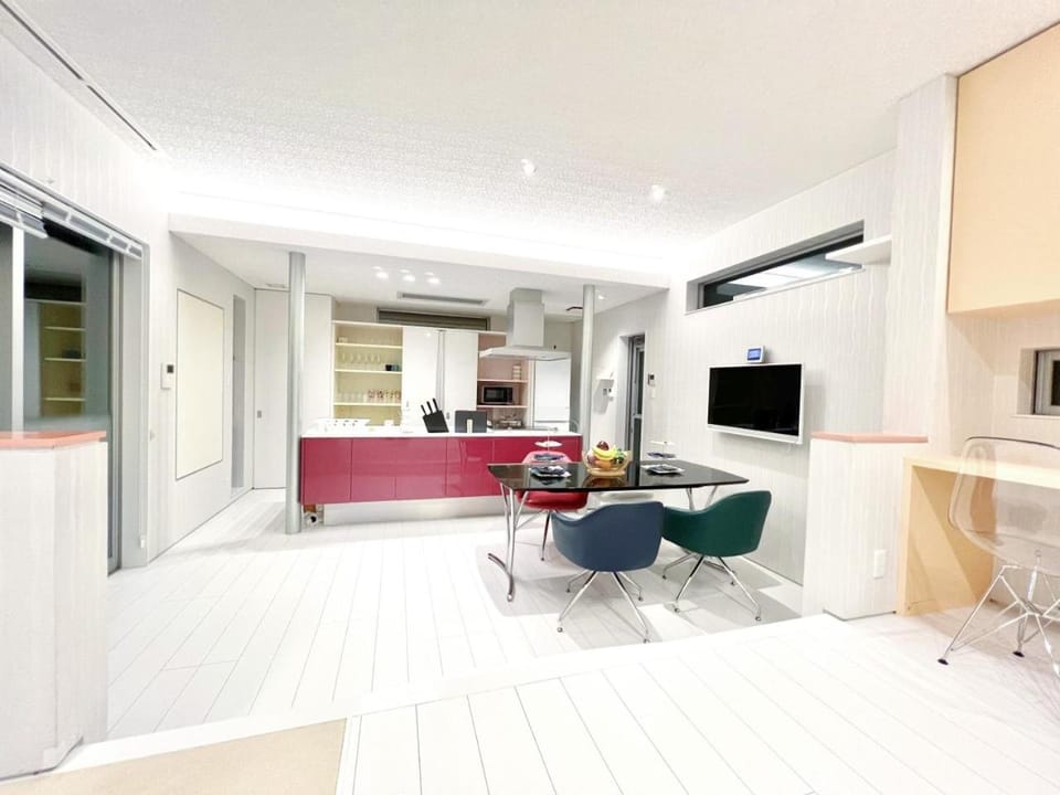TV and multimedia, Kitchen or kitchenette, Living room, Dining area