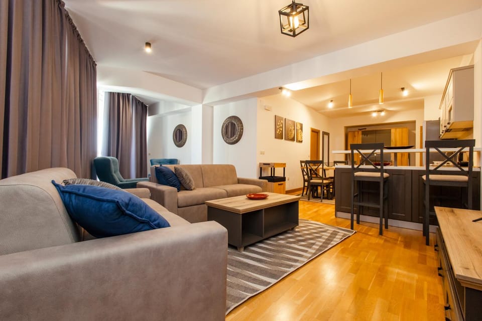 Kitchen or kitchenette, Living room, Seating area, Dining area