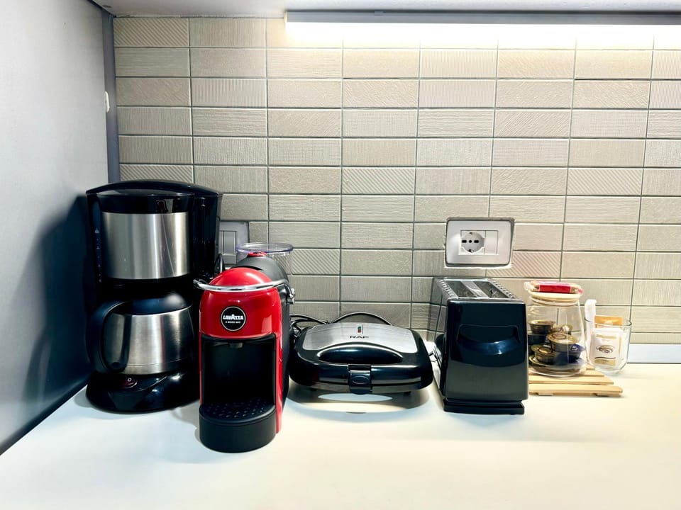 Coffee/tea facilities, toaster