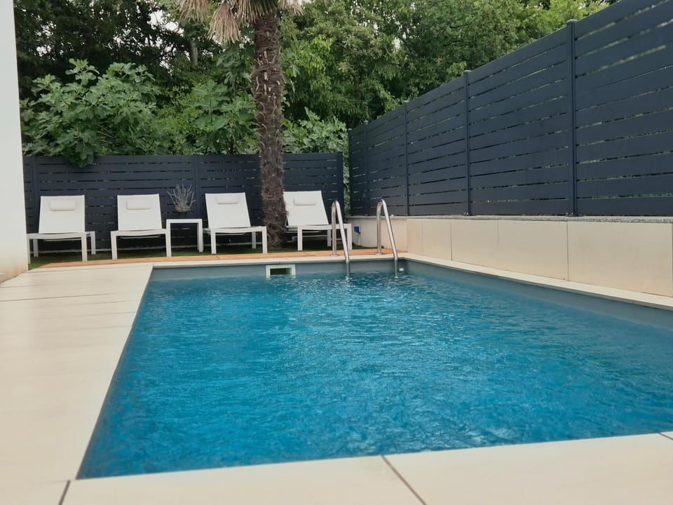 Pool view, Swimming pool, sunbed