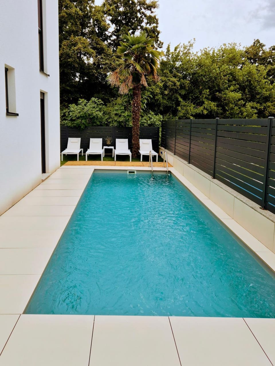Pool view, Swimming pool, sunbed