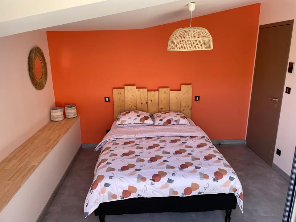 Bed, Photo of the whole room, Bedroom