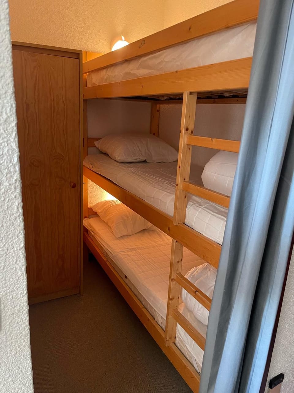 Bedroom, bunk bed
