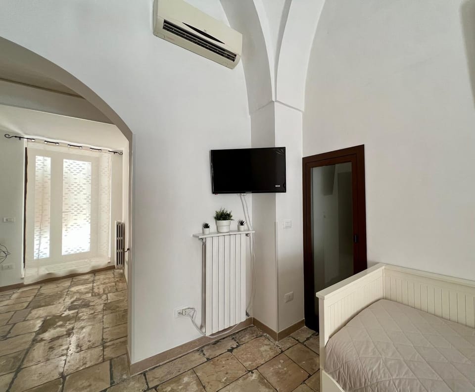 Communal lounge/ TV room, TV and multimedia, Photo of the whole room, internet, air conditioner