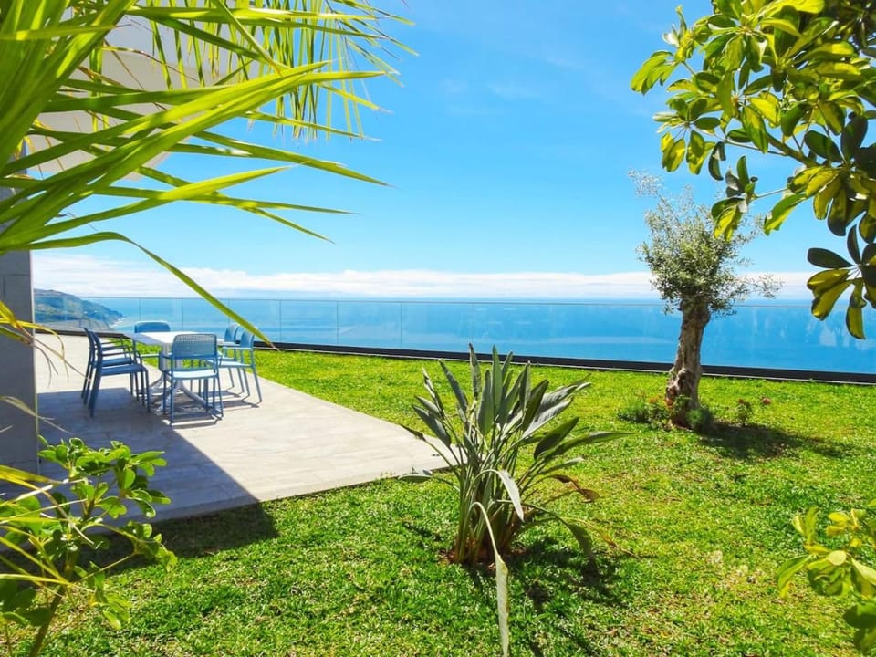 Garden, Garden, Sea view