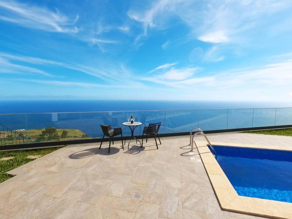 Natural landscape, View (from property/room), Balcony/Terrace, Sea view, Swimming pool