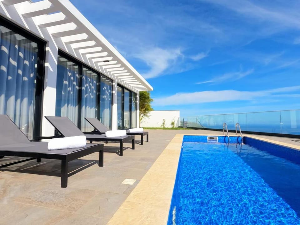 Balcony/Terrace, Swimming pool, sunbed