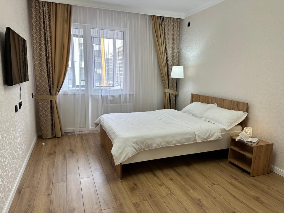 Bed, TV and multimedia, Photo of the whole room, Bedroom