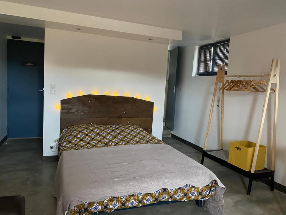 Chambre d'hôtes 2p, gestion libre, espace piscine partagé Country House in Provence-Alpes-Côte d'Azur