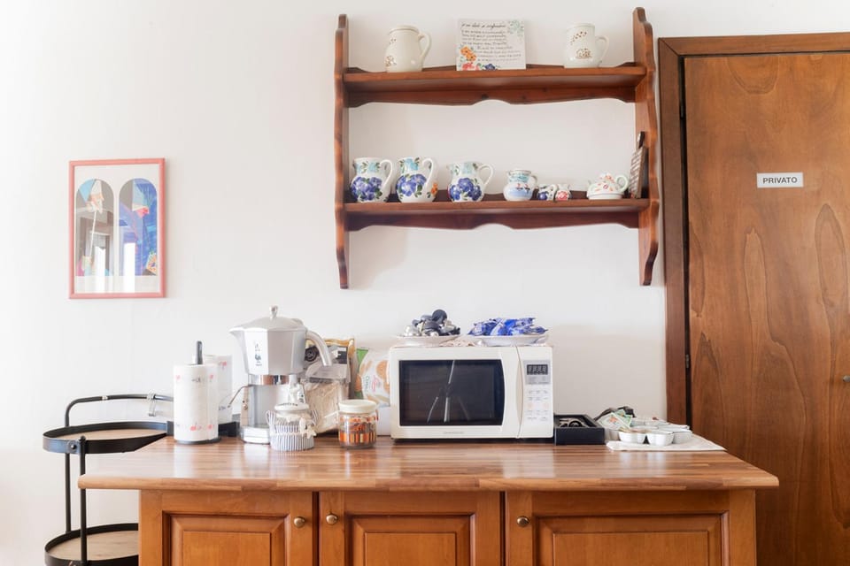 Dining area, kitchen