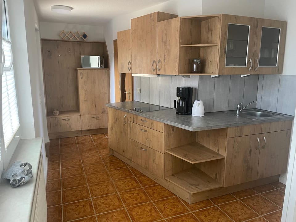 Coffee/tea facilities, Kitchen or kitchenette, minibar, stove, toaster