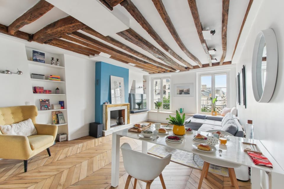 Living room, Seating area, Dining area, Food