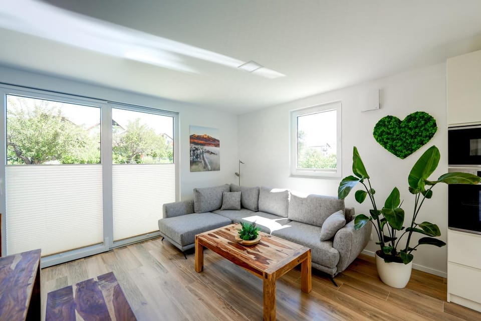 TV and multimedia, Living room, Seating area, Evening entertainment, Garden view
