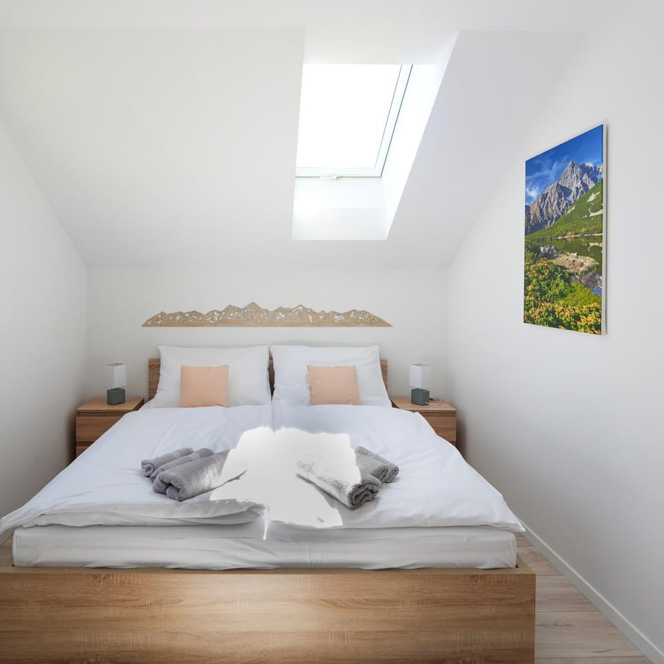 Bed, Bedroom, towels