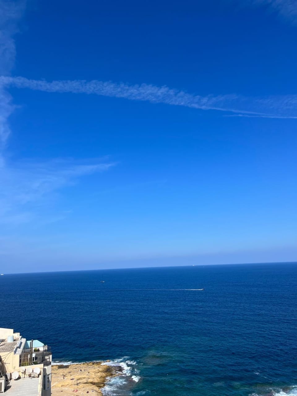 One room to rent in the apartment Apartment in Sliema
