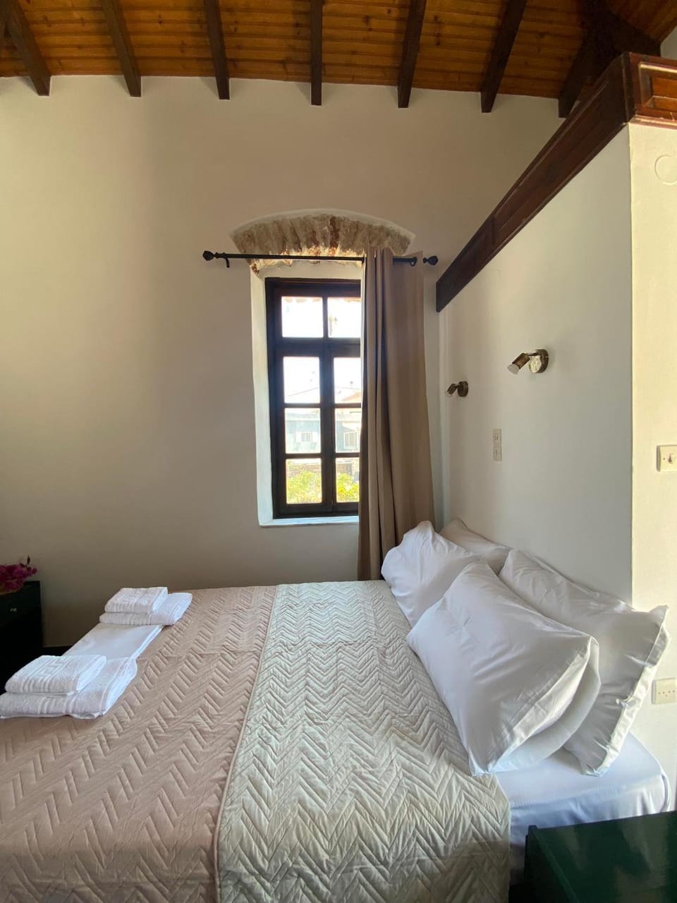 Belessi's Mansion Apartment in Islands
