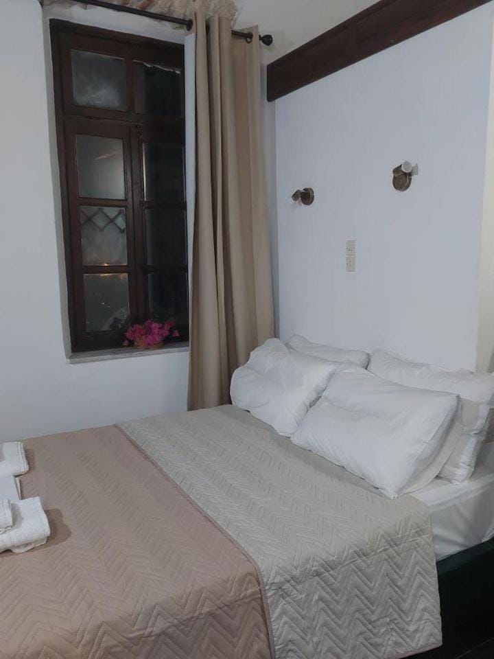 Belessi's Mansion Apartment in Islands