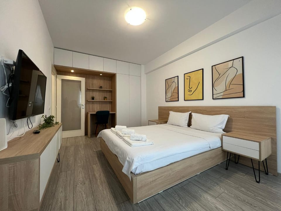 Communal lounge/ TV room, Bed, TV and multimedia, Living room, Photo of the whole room, Seating area, Evening entertainment, Bedroom, towels