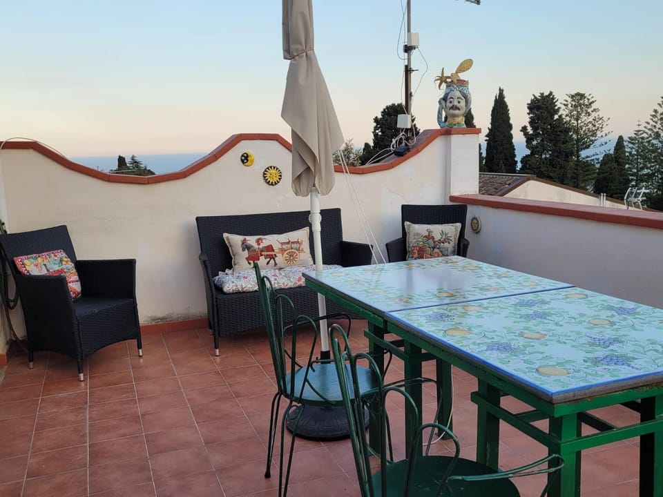 Casa MAIO, attico molto panoramico, in centro storico House in Taormina